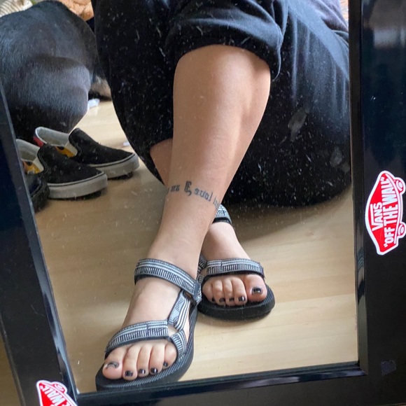 SOLD ✅ - Picture 2 of 5